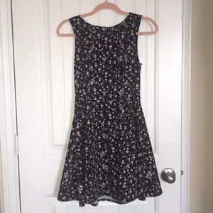 Women’s Sleeveless Dress
